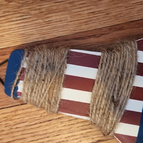 Red with and brew wall hanging - Picture 3 of 4